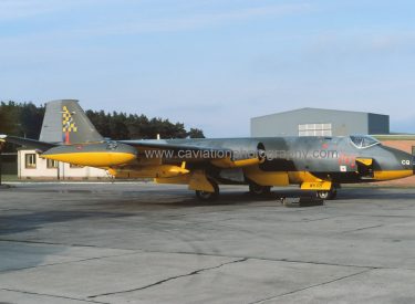 WK118/CQ B.A.E.(English Electric) Canberra T.T.18 100 Squadron