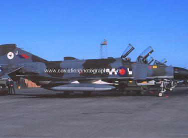 XV586/J McDonnell Douglas (H.S.A.) Phantom FG.1 43 Squadron