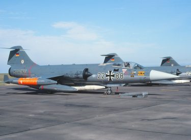 22+88 Lockheed Starfighter F-104G  MFG2 WG Marine